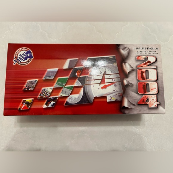 💰FINAL PRICE DROP💰NWT Vintage 2004 Elliott Sadler NASCAR raced version car - Picture 2 of 4